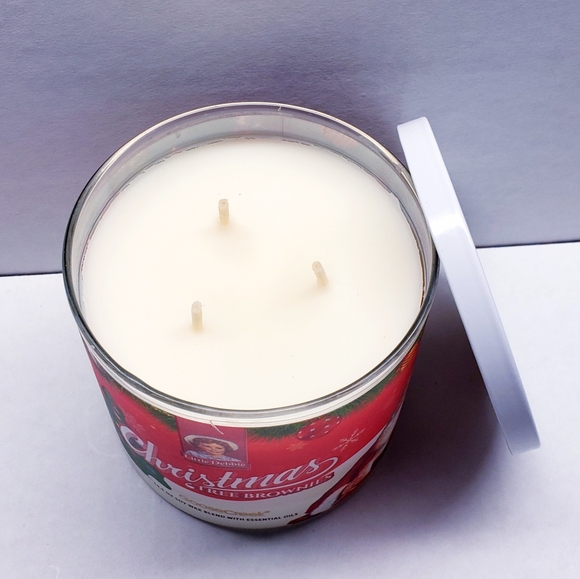 Goose Creek CHRISTMAS TREE BROWNIES Large 3-Wick Scented Candle, 14.5 oz - Picture 3 of 5